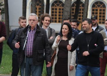 Aktorët e Teatrit letër Metës: 50 vjet na dalin e teprojnë, nuk përballojmë dot lot krokodili në mexhelis për teatrin tonë