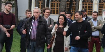 Aktorët e Teatrit letër Metës: 50 vjet na dalin e teprojnë, nuk përballojmë dot lot krokodili në mexhelis për teatrin tonë