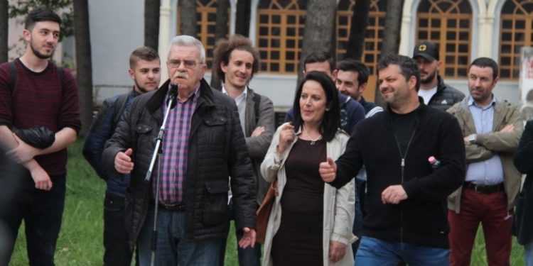 Aktorët e Teatrit letër Metës: 50 vjet na dalin e teprojnë, nuk përballojmë dot lot krokodili në mexhelis për teatrin tonë