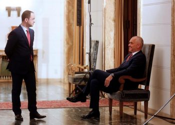 Sa mund të “ngjisë” në publik majtizmi sporadik i Ditmir Bushatit?!