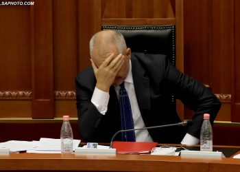 Qytetarët të çorientuar! “A lejohet të lëvizim brenda Tiranës me automjet privat pa autorizim?! Rama mohon apo harron çfarë ka njoftuar të shtunën!