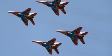 Gjuajtësit rusë stërviten për paradën ajrore të 9 Majit, Ditës së Fitores (Video)