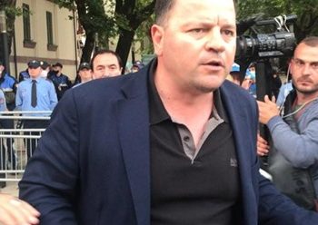 Fillon shembja e Teatrit Kombëtar! Lefter Maliqi dhe maliqët e tjerë bëjnë sehir por ama… thirrje për të rrëzuar qeverinë