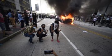 Përhapen protestat në SHBA, Donald Trump: Të tregohemi më të ashpër, do nxjerr ushtrinë në rrugë