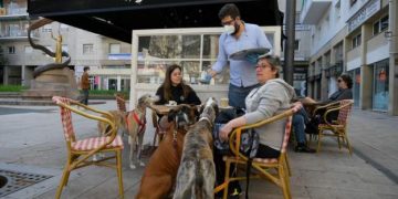 Spanja gjen qetësi, qytetarët i kthehen kafeneve