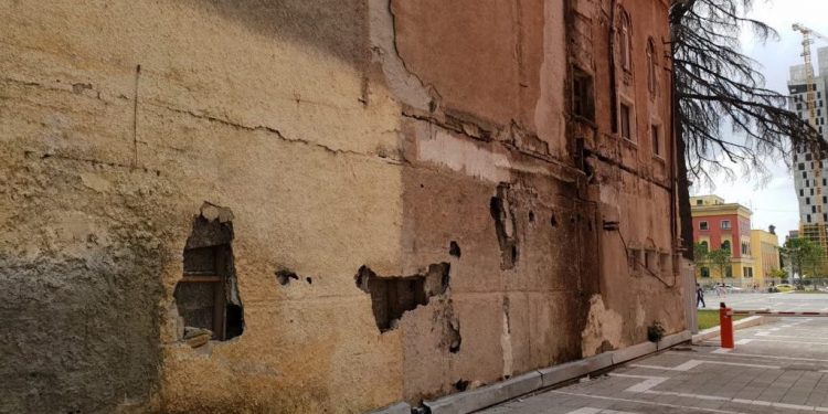 Drejtori i Teatrit Kombëtar, Çuli: Godina e ka mbaruar misionin e saj, ulërasin njerëz që s’kanë parë kurrë një shfaqje