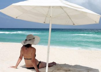 Rama merr vendim për plazhet, zhduk shezlonët e çadrat private: Pushime si qëmoti, s’ka më djem me dhëmbë të prishur e hunj që bëjnë ligjin