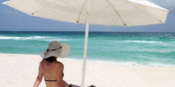 Rama merr vendim për plazhet, zhduk shezlonët e çadrat private: Pushime si qëmoti, s’ka më djem me dhëmbë të prishur e hunj që bëjnë ligjin