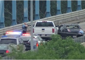 Ushtaraku shpëton dhjetëra persona: Neutralizon atentatorin me një veprim si në filma