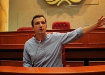 “Pse u shemb natën Teatri?”/ Veliaj: Unë kam përjetuar 21 janarin, kur Saliu të v.riste ditën