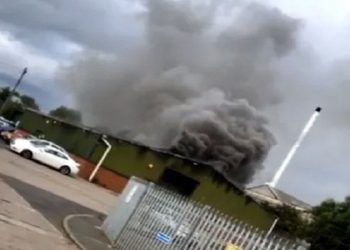 Angli, flakët djegin shqiptarin brenda shtëpisë me k.anabis (Video)