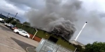 Angli, flakët djegin shqiptarin brenda shtëpisë me k.anabis (Video)