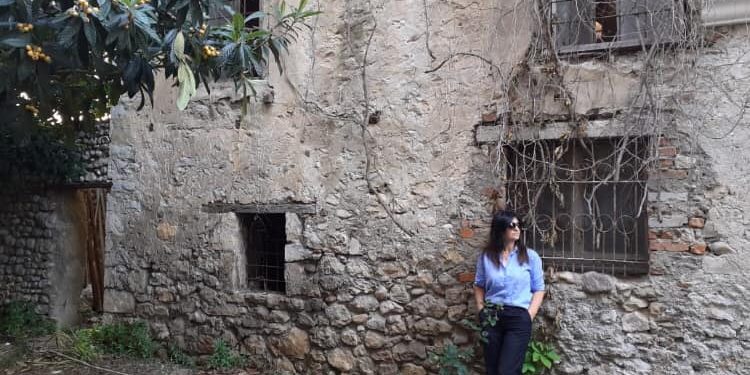 ‘Të gjithë kanë ikur nga shtëpia e vjetër’! Jozefina Topalli publikon foton dhe “godet” sërish Lulzim Bashën përmes një mesazhi të koduar