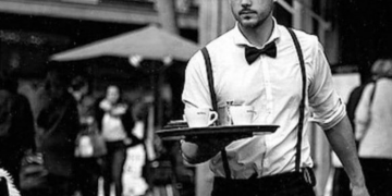 “Kalova natën me zonjën dhe në mëngjes më dha…500 euro”: Rrëfimi i pazakontë i shqiptarit që punonte si kamarier por “ndryshoi zanat” pas joshjes së parë