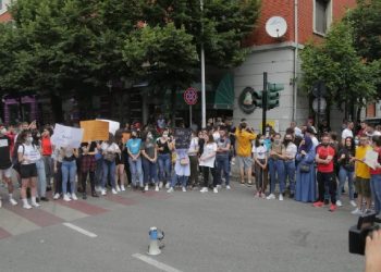 Maturantët ‘priten në besë’! ‘Turi’ s’u hoq nga vlerësimi, dalin përgjigjet e testit të Gjuhë Letërsisë, vetëm 760 maturantë morën 10-të