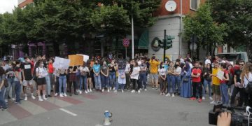 Maturantët ‘priten në besë’! ‘Turi’ s’u hoq nga vlerësimi, dalin përgjigjet e testit të Gjuhë Letërsisë, vetëm 760 maturantë morën 10-të