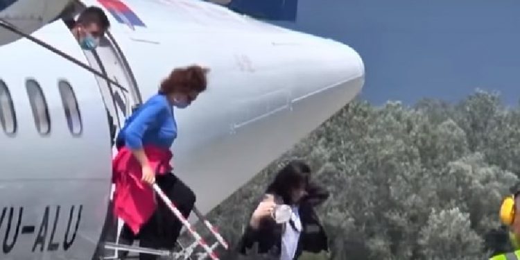 Bllokohen në Zyrih 150 pasagjerë për të udhëtuar drejt Rinasit , kompania ajrore nuk kishte marrë leje nga shteti shqiptar