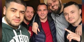 Daja i Hekuran Billës rrëfen profilin tjetër të nipit të tij: Paçi faqen e zezë o gazetarë të fëlliqur, ai ka qenë kampioni i mundjes në gjithë Britaninë! V.rasjen në Londër nuk e bëri ai