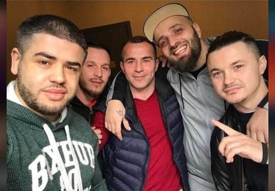 Daja i Hekuran Billës rrëfen profilin tjetër të nipit të tij: Paçi faqen e zezë o gazetarë të fëlliqur, ai ka qenë kampioni i mundjes në gjithë Britaninë! V.rasjen në Londër nuk e bëri ai