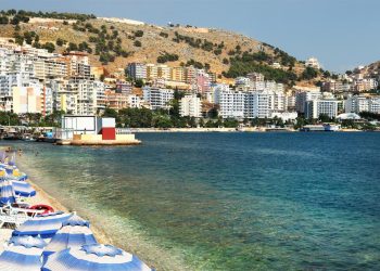 VIDEO/ Plazhet publike, Klosi: Po ja rikthejmë banorëve të Sarandës plazhin e qytetit