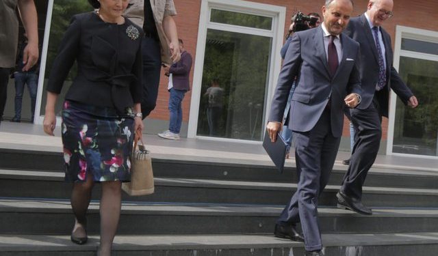 Përfundon pas 3 orësh takimi i ambasadorëve me anëtarët e Këshillit Politik! Asnjë lajm i mirë për Reformën Zgjedhore