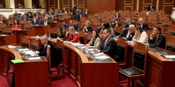 Surpriza! Marrëveshja edhe nëse arrihet si do miratohet?!  Kreu i grupit parlamentar i PD-së: Unë dhe deputetët e grupit nuk e votojmë Reformën Zgjedhore!