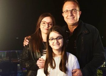 S’do ta besoni sesa vjeç mbush sot moderatori  Ardit Gjebrea! Anna i bën surprizën që nuk e priste