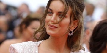 Pas ndarjes nga boksieri, modelja e njohur shqiptare “kapet mat” me miqtë e Sylvester Stallonen (Foto)