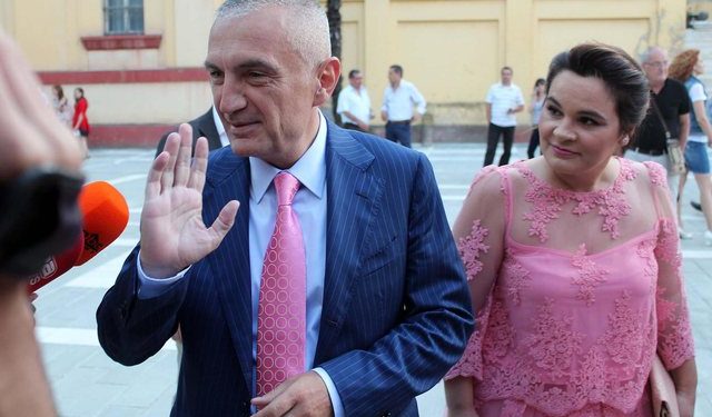 Pasuria e Metës dhe Kryemadhit: U martuan me bukë e djathë! Pa punuar asgjëkundi vetëm politik, para cash dhe pronarë në 13 apartamente