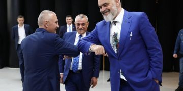 Nisin përçarjet, PD e Tiranës tallet me Ilir Metën: Shpërndau Parlamentin dhe solli Pranverën Kuqezi