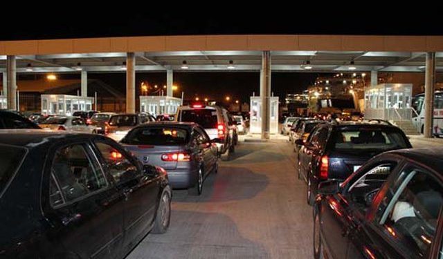 Ç’po ndodh në portin e Durrësit? Policia italiane zbarkon në tokën shqiptare, bllokohen mbi 150 udhëtarë