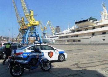 2 milion euro të fshehura në kamion hyjnë në portin e Durrësit: Kush është shoferi dhe pronari i firmës?!