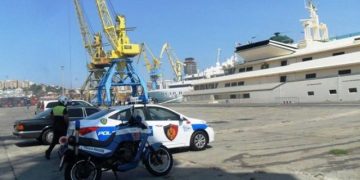 2 milion euro të fshehura në kamion hyjnë në portin e Durrësit: Kush është shoferi dhe pronari i firmës?!