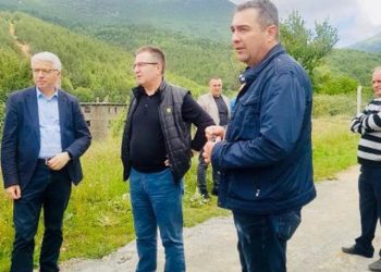 Sot rivalë politik, por dikur shokë fëmijërie! Festa e ‘Shna Ndout’ bën bashkë Sandër Lleshajn dhe Luan Ramën