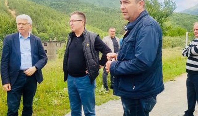 Sot rivalë politik, por dikur shokë fëmijërie! Festa e ‘Shna Ndout’ bën bashkë Sandër Lleshajn dhe Luan Ramën