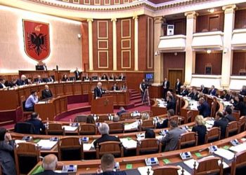 U dëmtuan nga tërmeti i 26 nëntorit: Qeveria miraton fondin prej 500 milionë lekësh për riparimin e ndërtesave në Kavajë dhe Kamëz