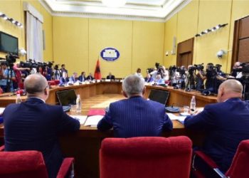 Venecia jep nesër opinionin për shkarkimin e Metes, miratohet raporti final për emërimet në Kushtetuese. Komisioni hetimor në provë