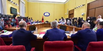 Venecia jep nesër opinionin për shkarkimin e Metes, miratohet raporti final për emërimet në Kushtetuese. Komisioni hetimor në provë