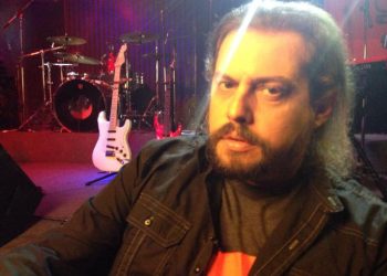 “Ta hëngsha…”!  Kënga mediokre rep që mori 4.6 milionë shikime, vetëm në tri ditët e para, skandalizon Elton Dedën, shpërthen keq këngëtari: Vulgare! Është e frikshme keqkatandisja e muzikës shqiptare.