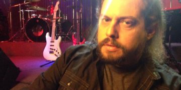 “Ta hëngsha…”!  Kënga mediokre rep që mori 4.6 milionë shikime, vetëm në tri ditët e para, skandalizon Elton Dedën, shpërthen keq këngëtari: Vulgare! Është e frikshme keqkatandisja e muzikës shqiptare.