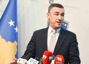 Veseli i PDK-së i kundërvihet Albin Kurtit: Në opozitë kërkonte bashkim kombëtar, tani po ndan shqiptarët