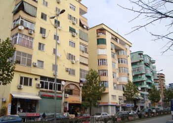 Shtyhet rivlerësimi i pronave deri në fund të vitit, taksa mbetet 3 për qind, ja detajet e kërkesës së Denajt