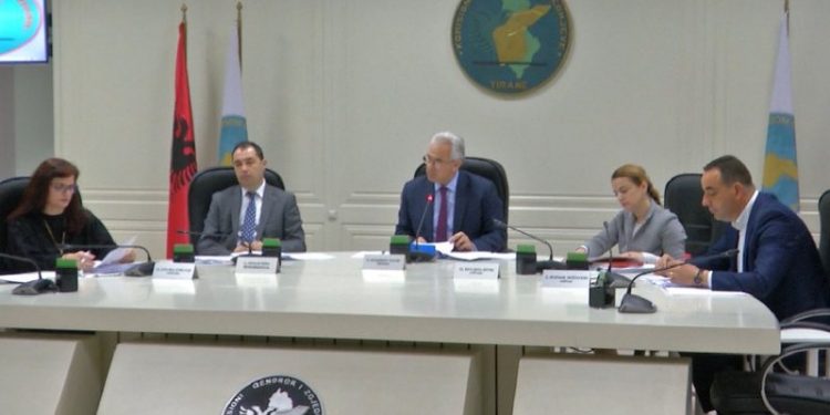 KQZ rrëzon nismën e shoqërisë civile për referendum mbi ndryshimin e sistemit, nuk merret asnjë vendim për kërkesën