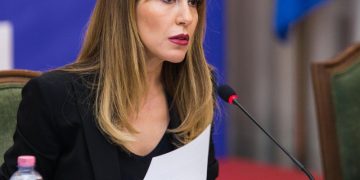 Reagon ashpër Majlinda Bregu, nxjerr foton që po thyen rrjetin: Keqardhja nuk mjafton! Largqoftë bie çështja në dorë të ndonjë gjykatësi të papërgjegjshëm!