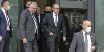 Gazeta gjermane i bie rëndshëm kabinetit të ri në Kosovë: Kjo është qeveria e Grenellit për një pazar të shpejtë