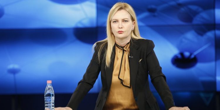 “Ju nxori Sali Berisha të gjithëve”! Plas keq debati ‘live’: Kreshnik Spahiu përplaset me Mesila Dodën