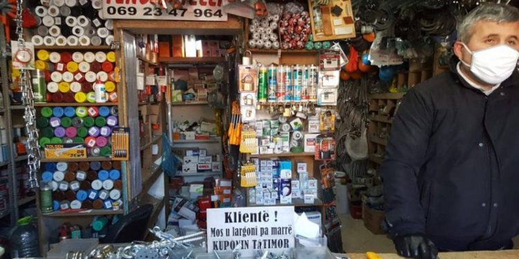 Bie numri i të infektuarve me koronavirus: Qeveria ende pa vendim për transportin, hiqet tatim fitimi për biznesin e vogël deri në 2029