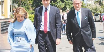 Reforma zgjedhore peng i Metës e Berishës, përplasje të forta me Bashën dhe akuza për puç ndaj LSI me komisionerët, ambasadorët ende në pritje