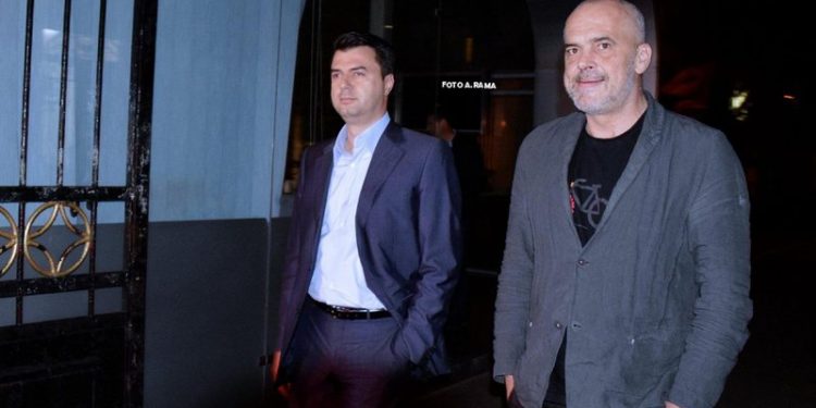 Dy paralajmërimet e forta që mund të hedhin në erë marrëveshjen e djeshme, deputeti zbardh pazaret e fshehta: Rama siguron mandatin e tretë, ndërsa Basha…