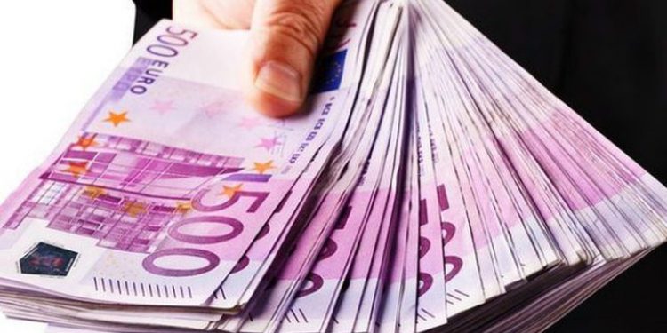 Shihni me sa këmbehet sot euro, dollari dhe paundi britanik sot në Shqipëri